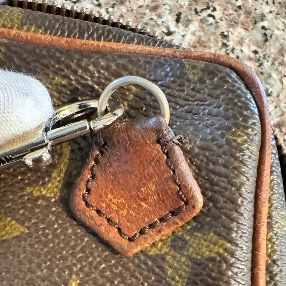 Louis Vuitton
Monogram Mini Danube vintage Crossbody bag - Picture 13 of 15